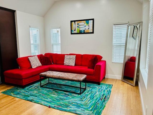 Gated Contemporary 3 Bedroom - 2 Bathroom In South Parking Hébergement de vacances *